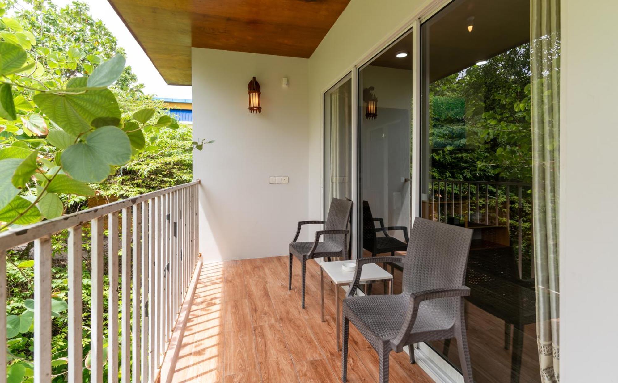 Ukulhas Villa Oceanview Hotel & Spa Exterior foto